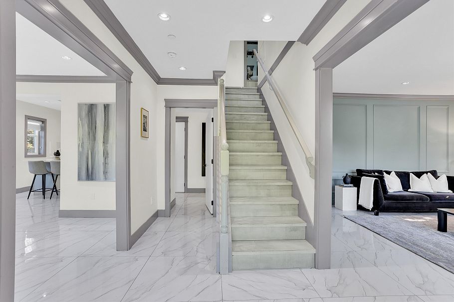 1008 E 24th Avenue Vancouver, BC - 3