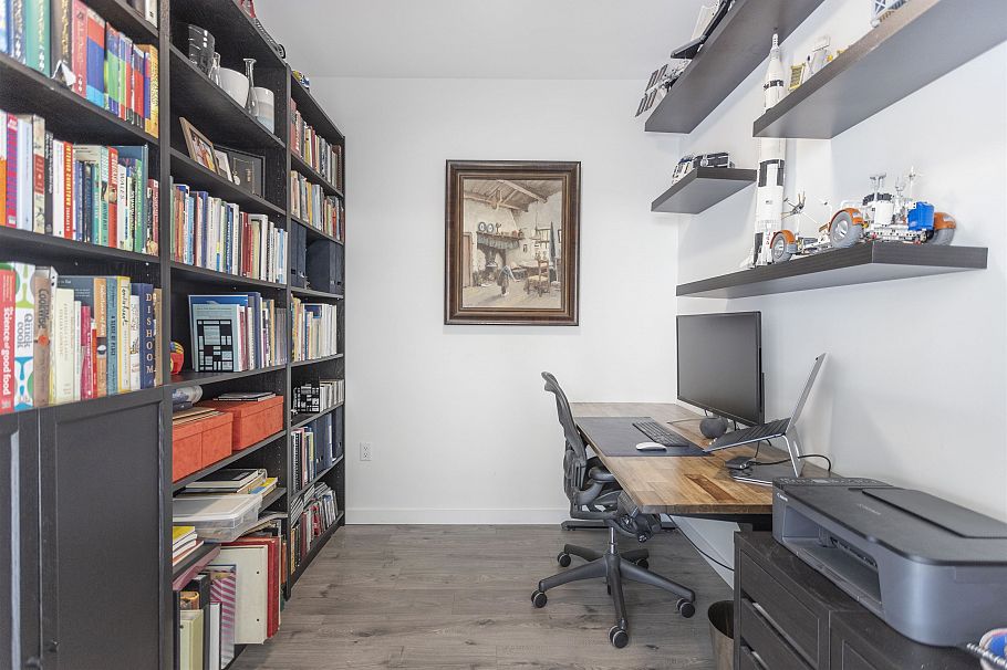 204 715 W 15th Street North Vancouver, BC - 22