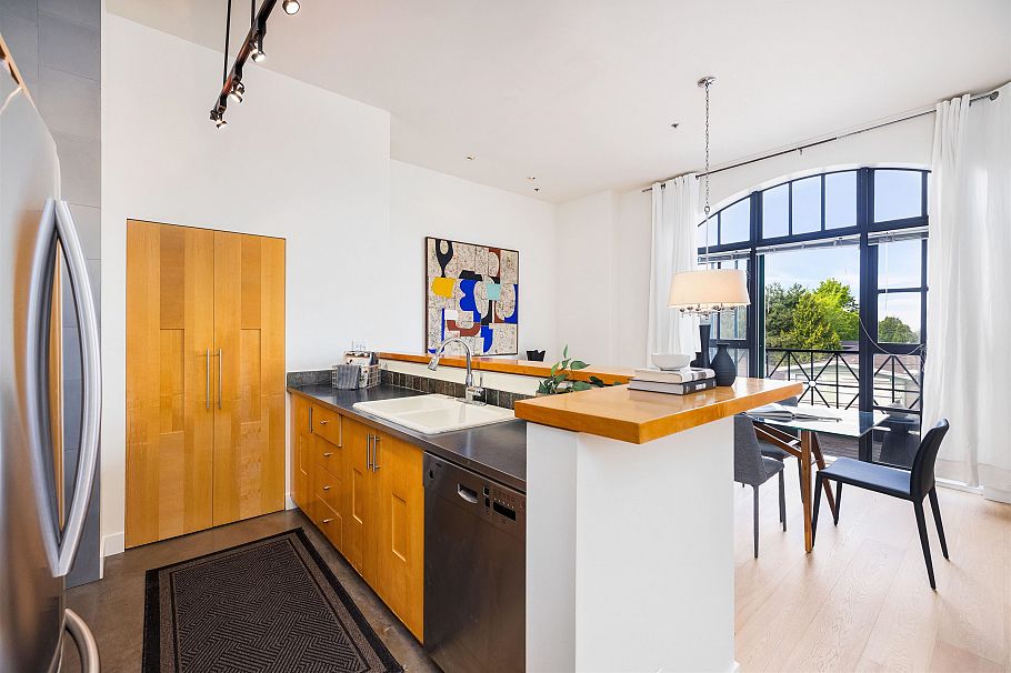 202 4590 Earles Street Vancouver, BC - 9