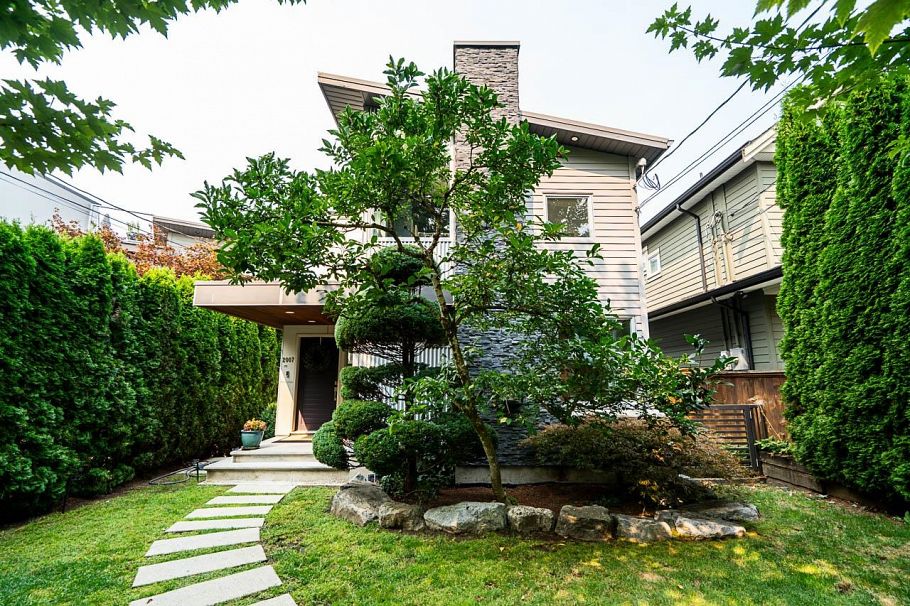 2007 Larson Road North Vancouver, BC - 2