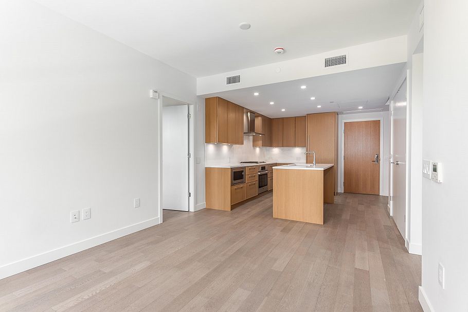 317 3220 Connaught Crescent North Vancouver, BC - 11