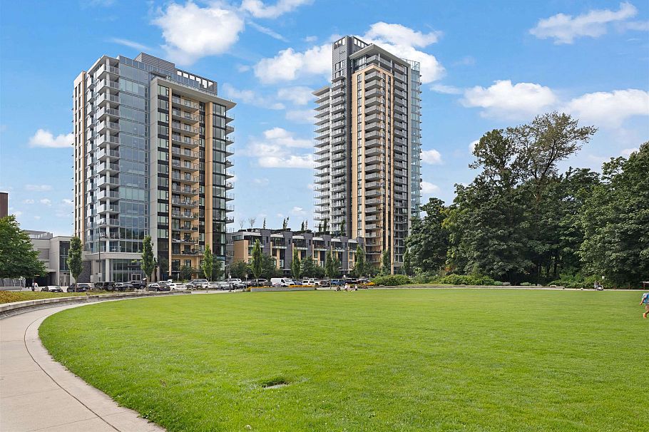 1604 1471 Hunter Street North Vancouver, BC - 1