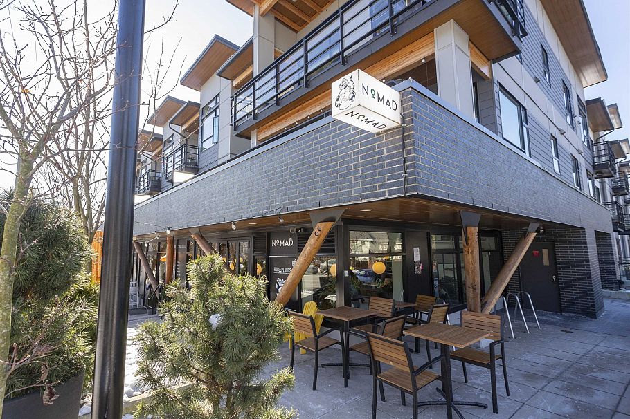 204 715 W 15th Street North Vancouver, BC - 2