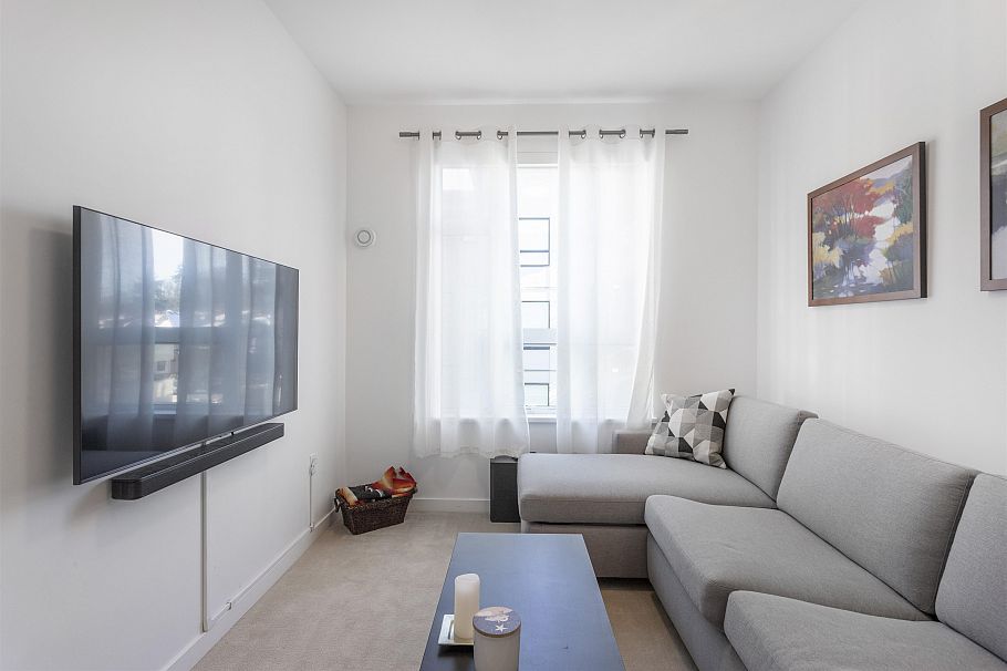 204 715 W 15th Street North Vancouver, BC - 20