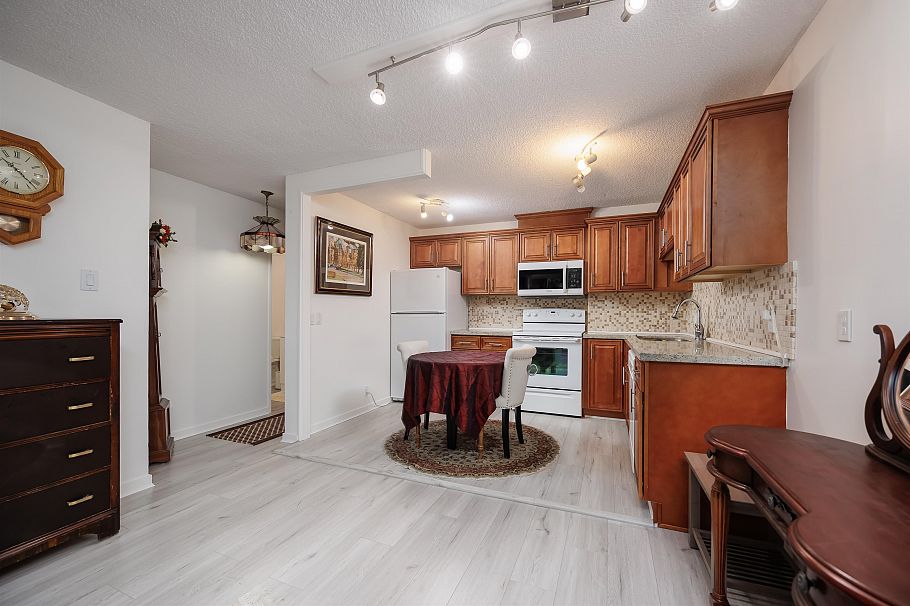 1001 2012 Fullerton Avenue North Vancouver, BC - 11