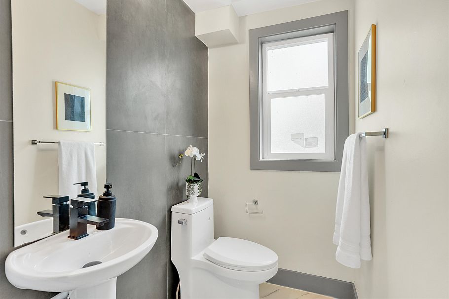 1008 E 24th Avenue Vancouver, BC - 6