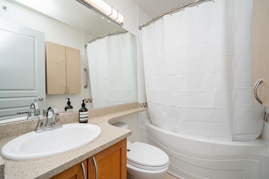 409 365 E 1st Street North Vancouver, BC - 21