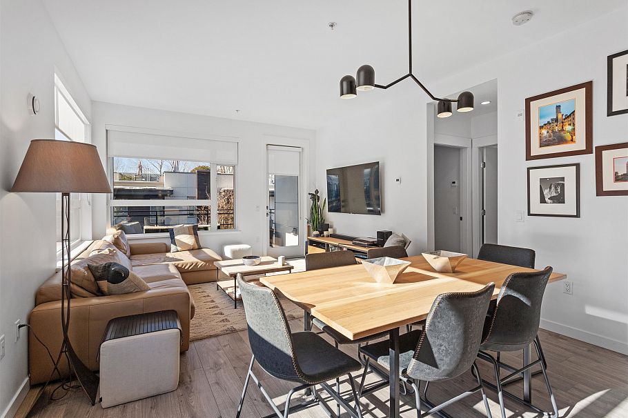 204 715 W 15th Street North Vancouver, BC - 12