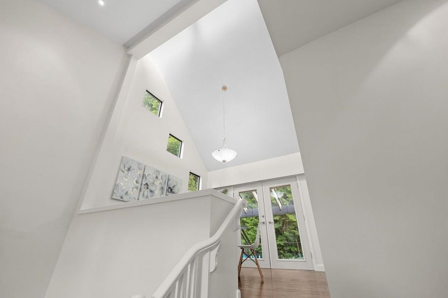 3690 Rutherford Crescent North Vancouver, BC - 11