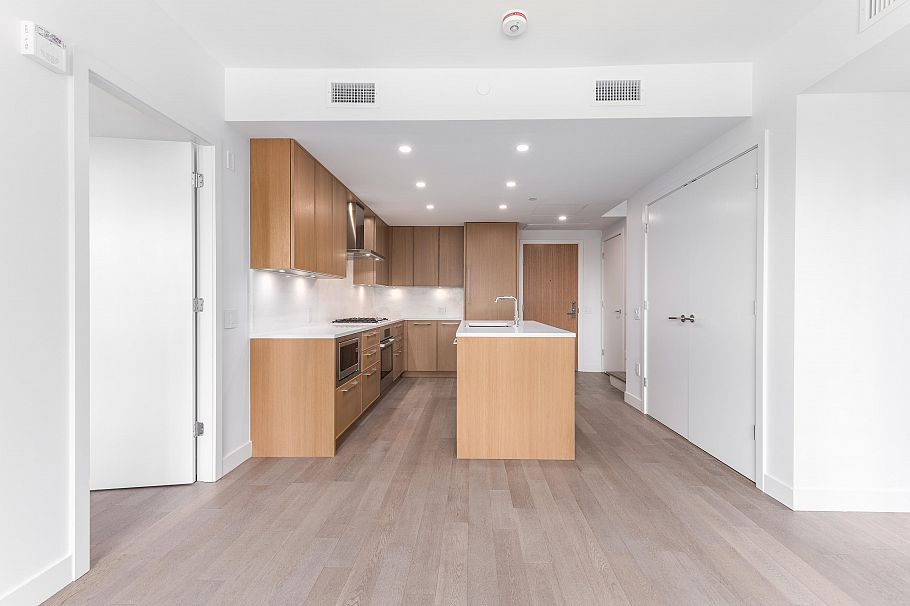 317 3220 Connaught Crescent North Vancouver, BC - 9