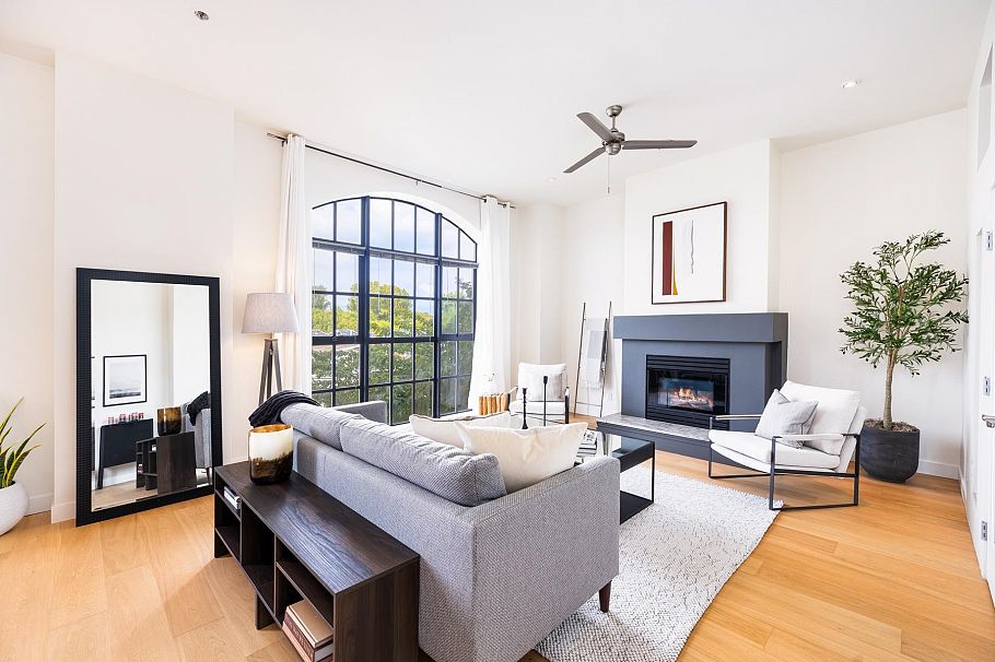 202 4590 Earles Street Vancouver, BC - 2