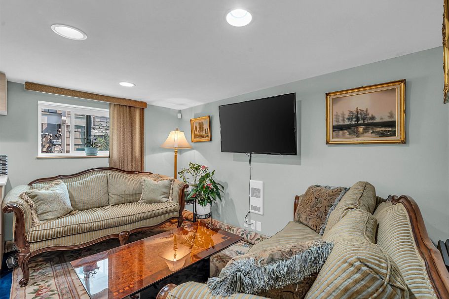 661 W 20th Avenue Vancouver, BC - 31