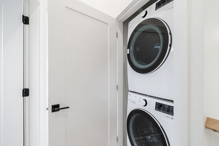 1 5304 Elgin Street Vancouver, BC - 25