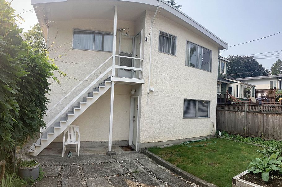 3527 W King Edward Avenue Vancouver, BC - 2