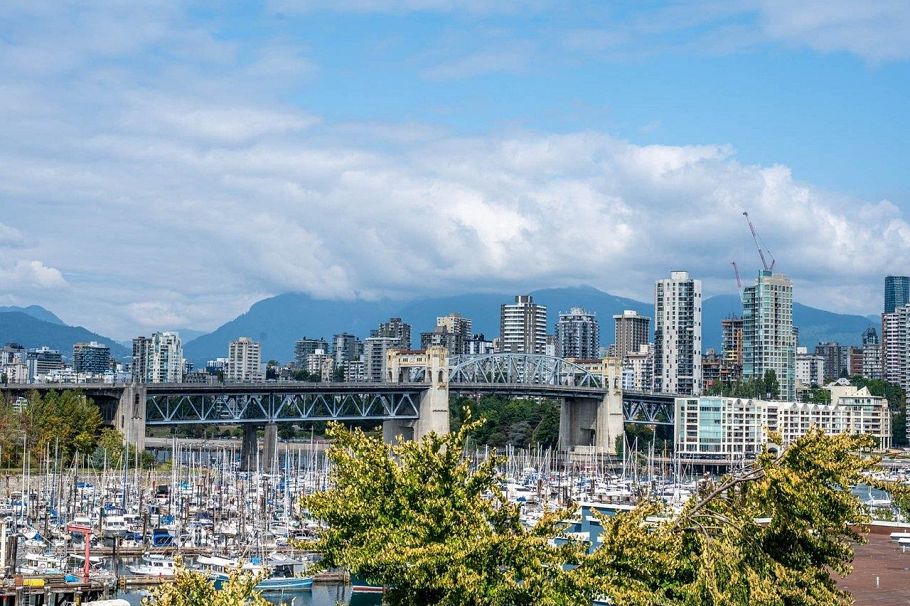 604 1508 Mariner Walk Vancouver, BC - 1