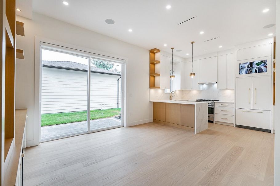 2 5304 Elgin Street Vancouver, BC - 5