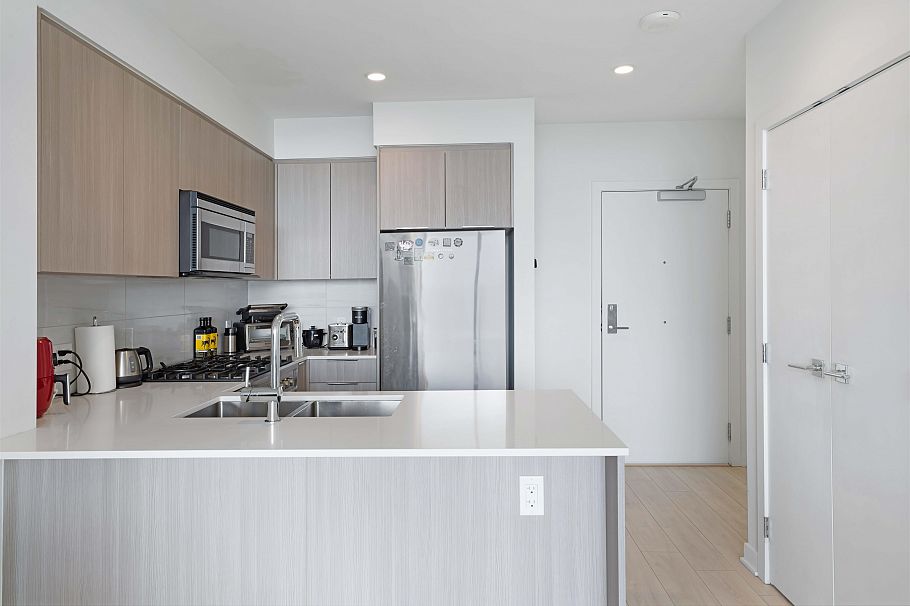 1604 1471 Hunter Street North Vancouver, BC - 6