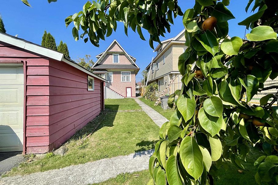 2250 E Pender Street Vancouver, BC - 22