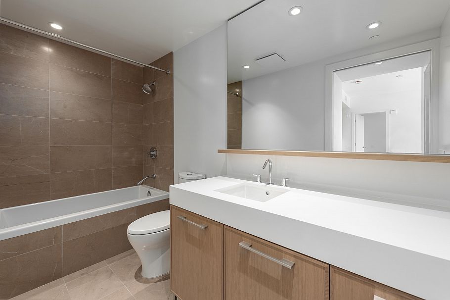 317 3220 Connaught Crescent North Vancouver, BC - 20