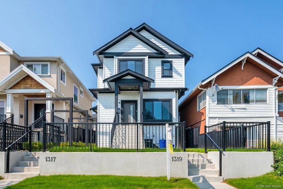 1319 E 62nd Street Vancouver, BC - 1