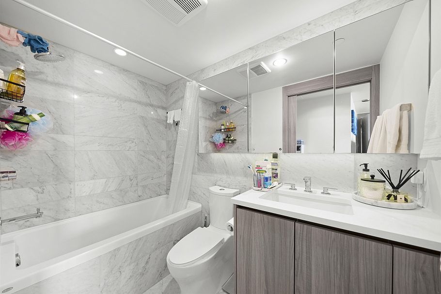 2304 89 Nelson Street Vancouver, BC - 23