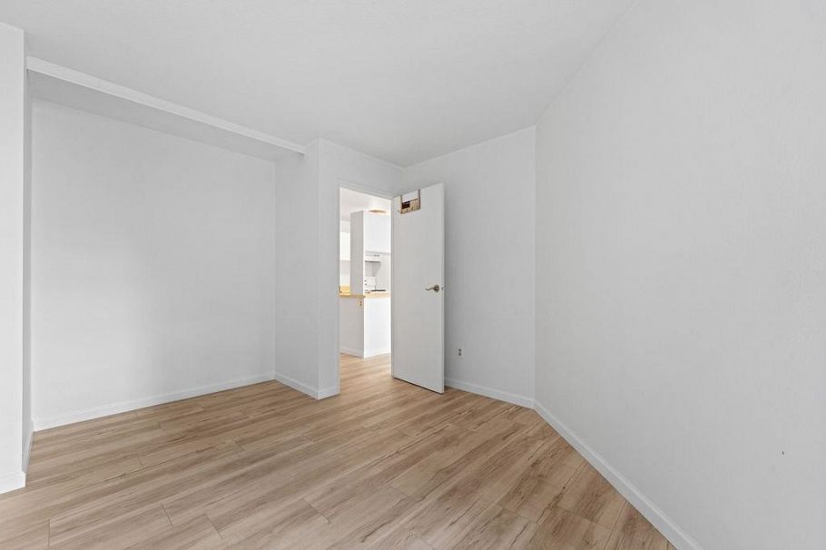 222 1333 Hornby Street Vancouver, BC - 9