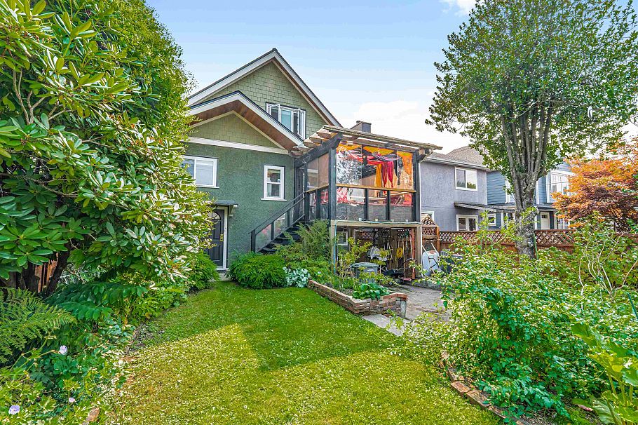 661 W 20th Avenue Vancouver, BC - 39