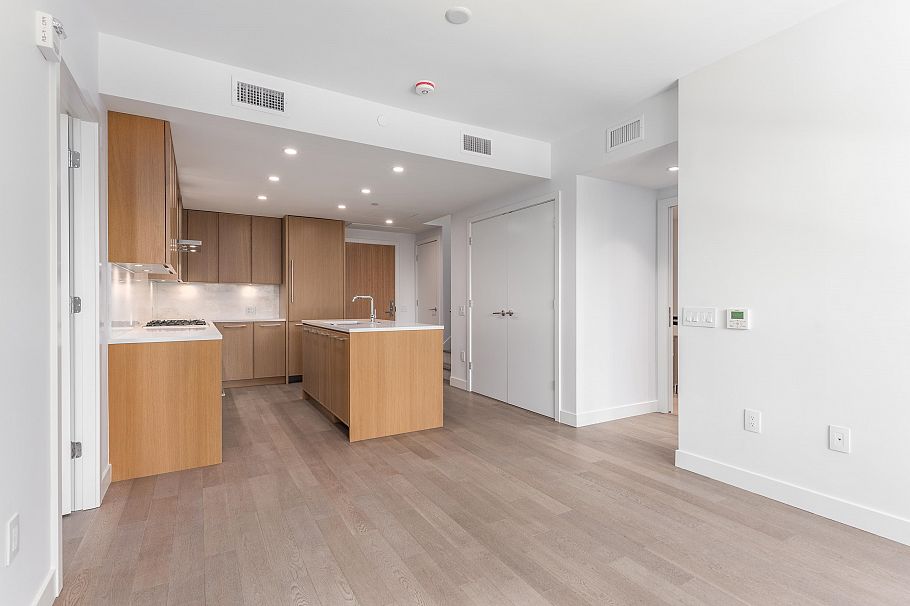 317 3220 Connaught Crescent North Vancouver, BC - 10