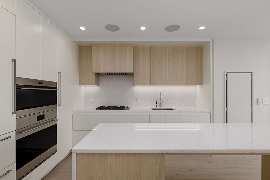 2401 7433 Cambie Street Vancouver, BC - 1