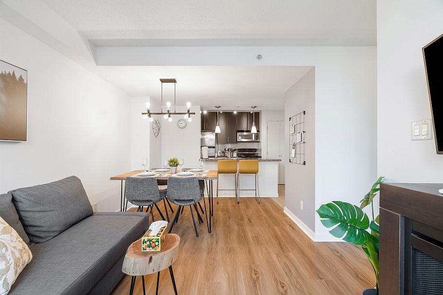 517 618 Abbott Street Vancouver, BC - 2