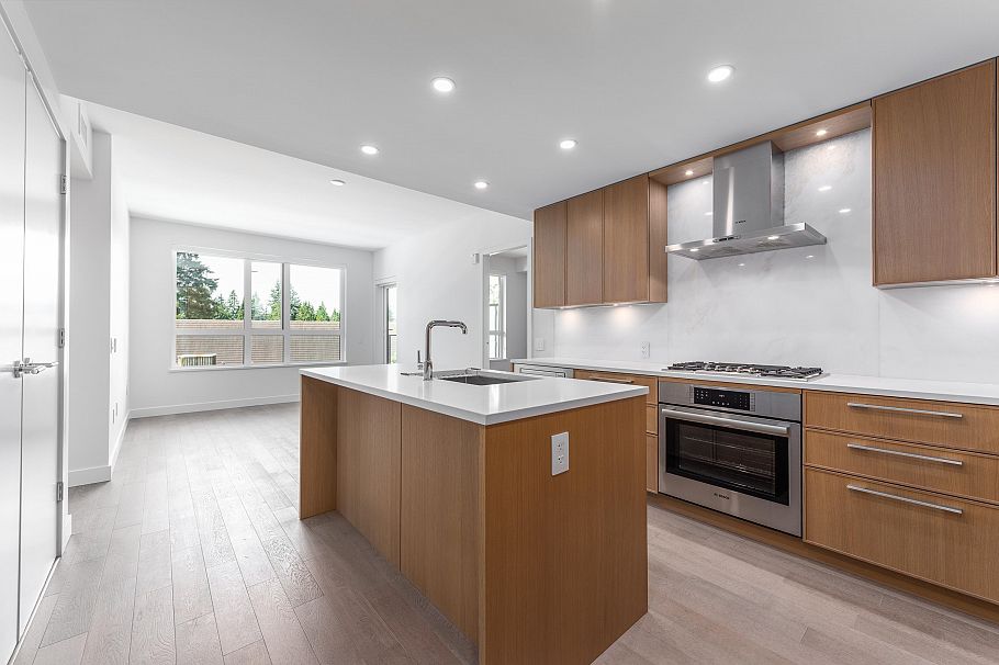 317 3220 Connaught Crescent North Vancouver, BC - 4