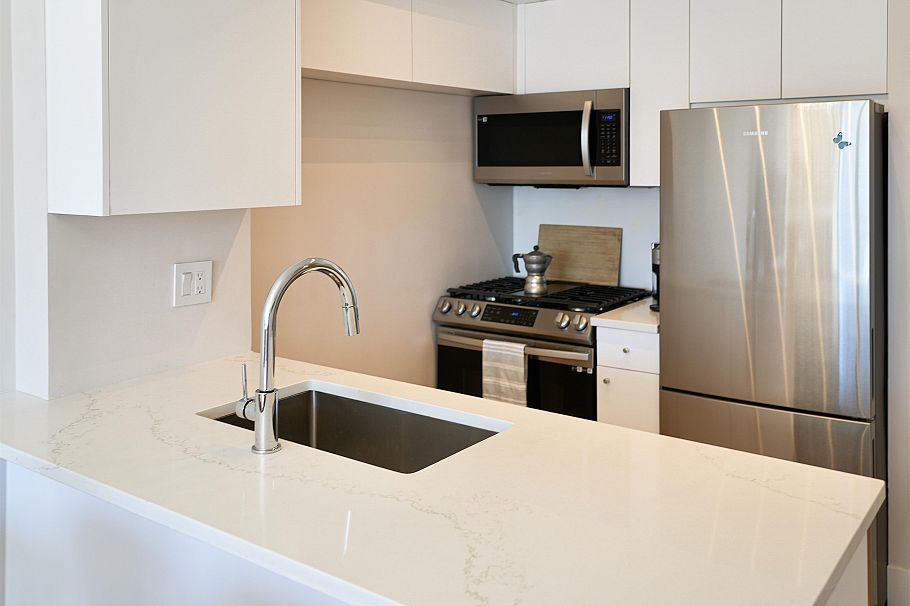 2909 1239 W Georgia Street Vancouver, BC - 3