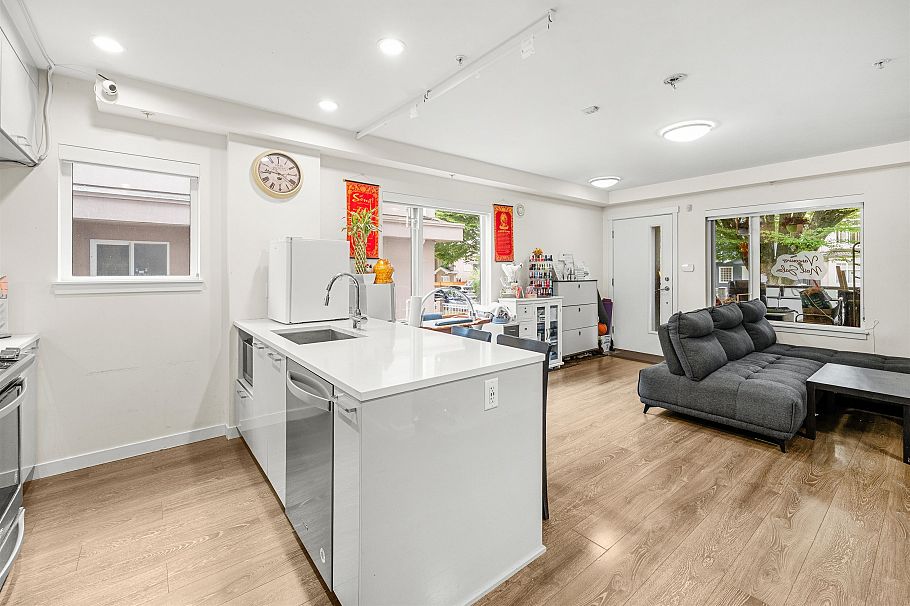 2745 Ward Street Vancouver, BC - 6