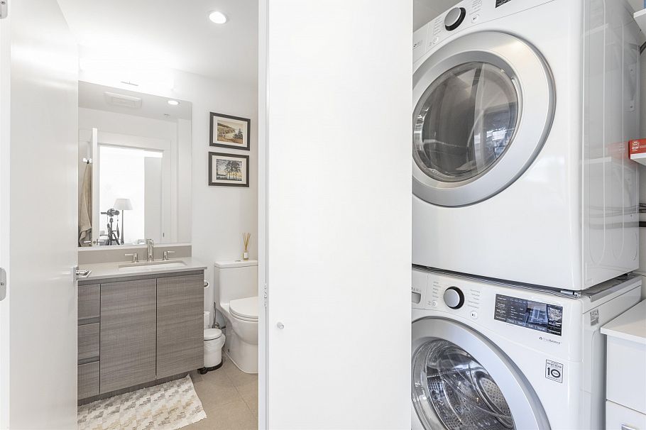 204 715 W 15th Street North Vancouver, BC - 19