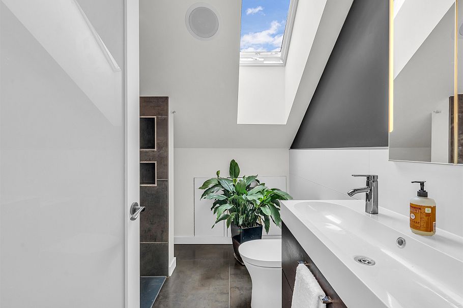 661 W 20th Avenue Vancouver, BC - 17