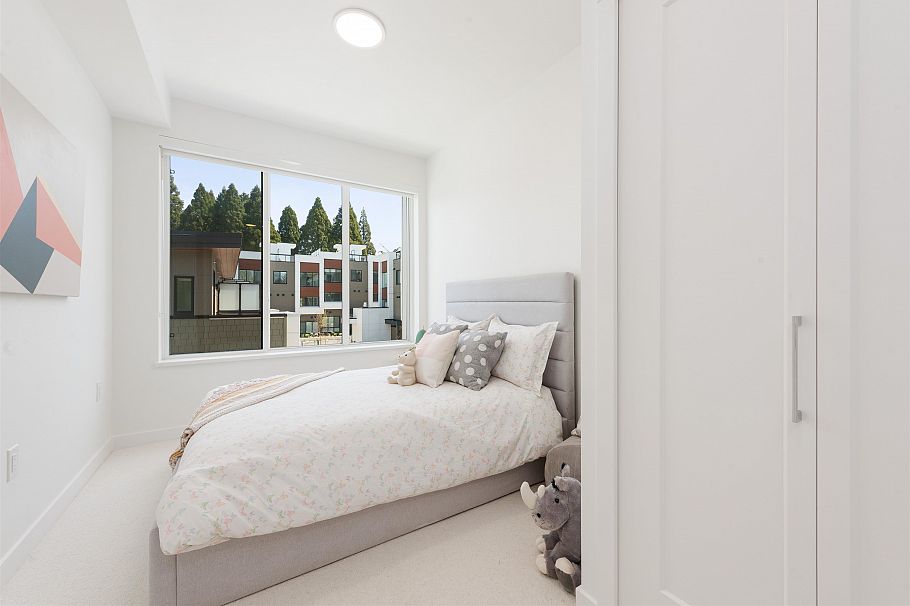 885 W 33rd Avenue Vancouver, BC - 3