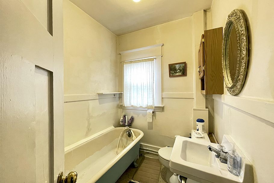 2250 E Pender Street Vancouver, BC - 14