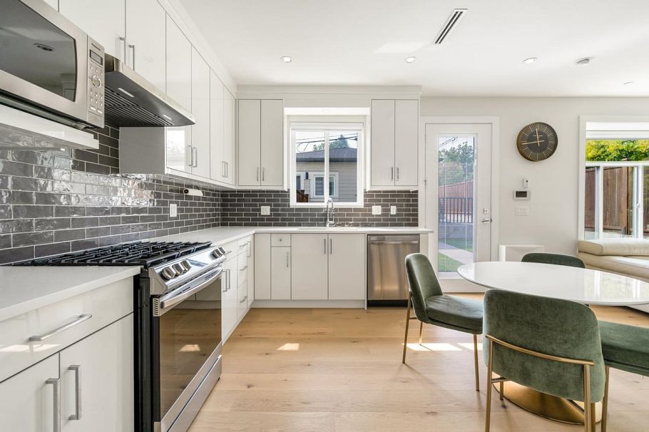 5222 Argyle Street Vancouver, BC - 6