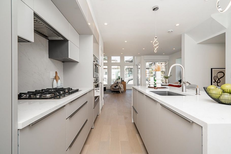 2 434 E 1st Street North Vancouver, BC - 8