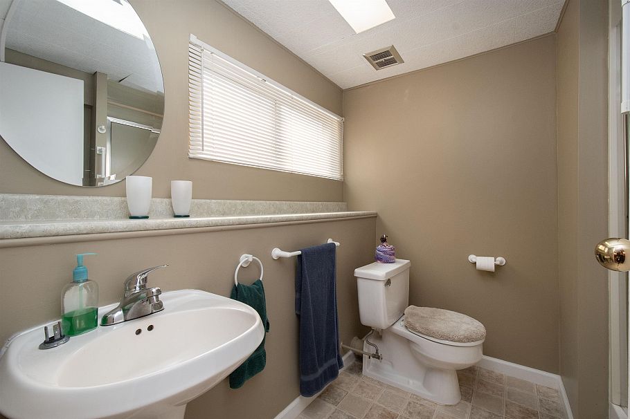 847 E 13th Street North Vancouver, BC - 22