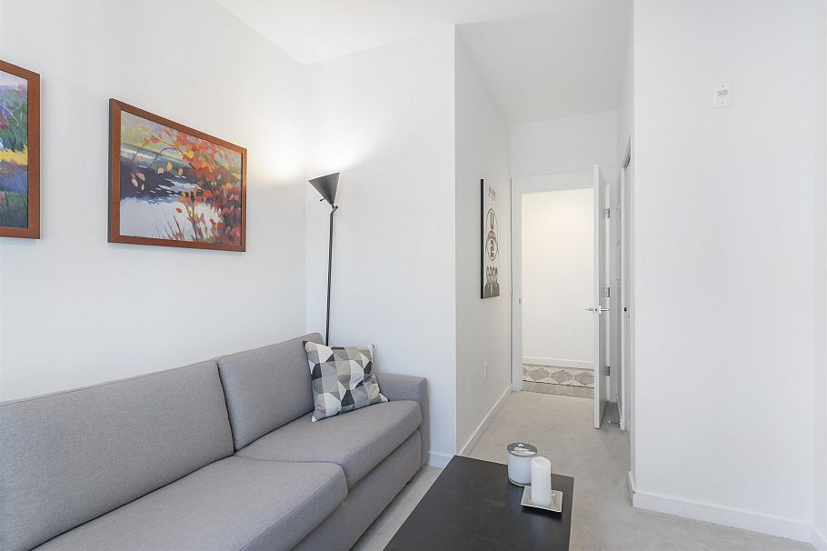 204 715 W 15th Street North Vancouver, BC - 21