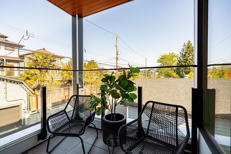 2 434 E 1st Street North Vancouver, BC - 15