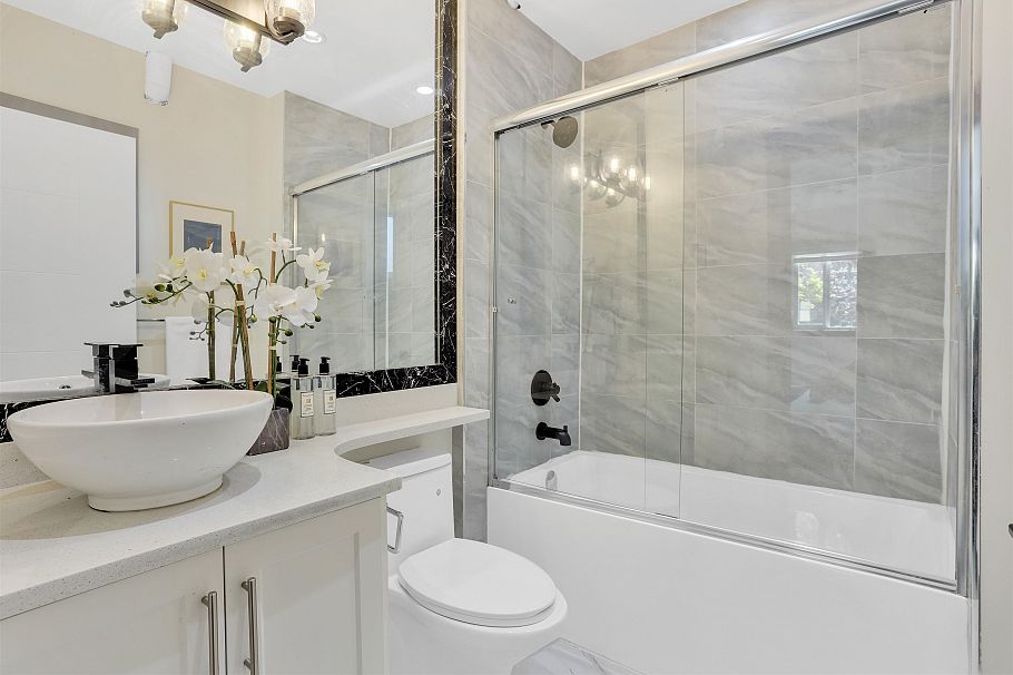 1008 E 24th Avenue Vancouver, BC - 14