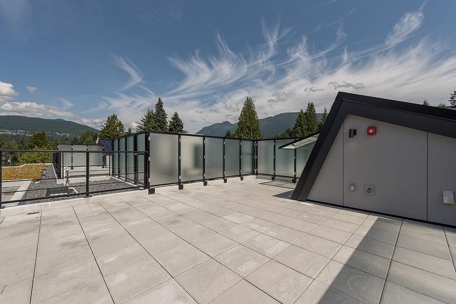 317 3220 Connaught Crescent North Vancouver, BC - 31