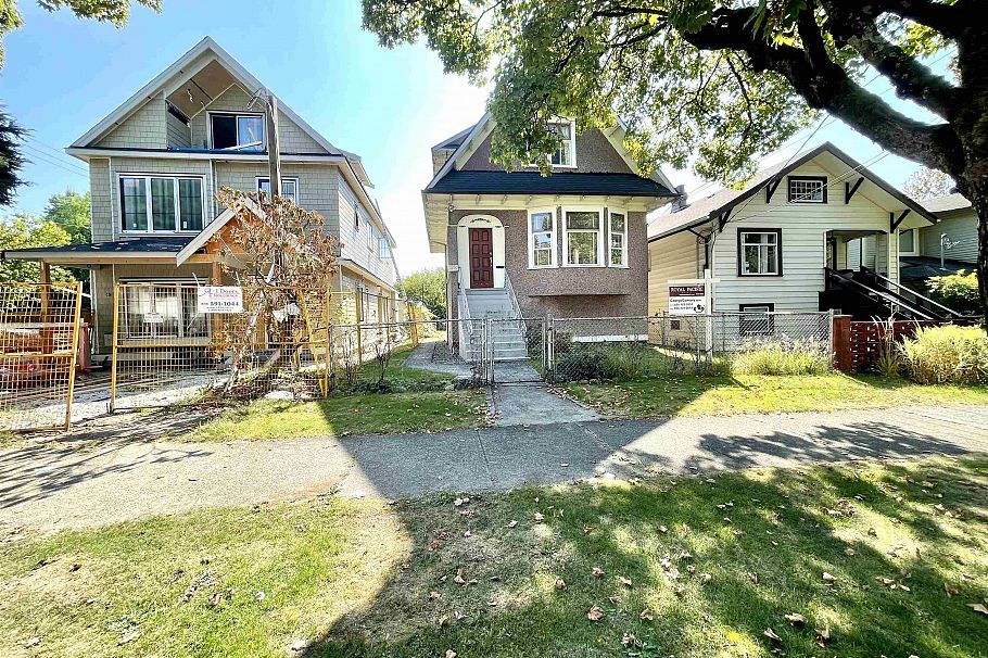 2250 E Pender Street Vancouver, BC - 1