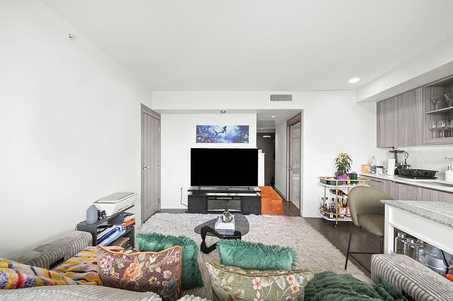 2304 89 Nelson Street Vancouver, BC - 4