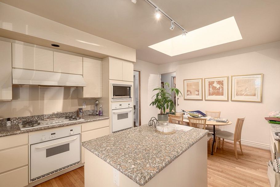 1516 Wesbrook Crescent Vancouver, BC - 10