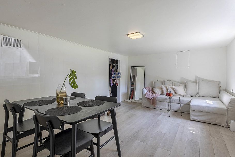 2325 W 8th Avenue Vancouver, BC - 19