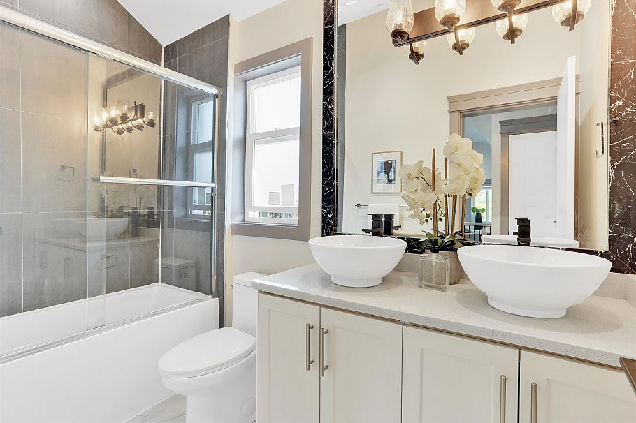 1008 E 24th Avenue Vancouver, BC - 11