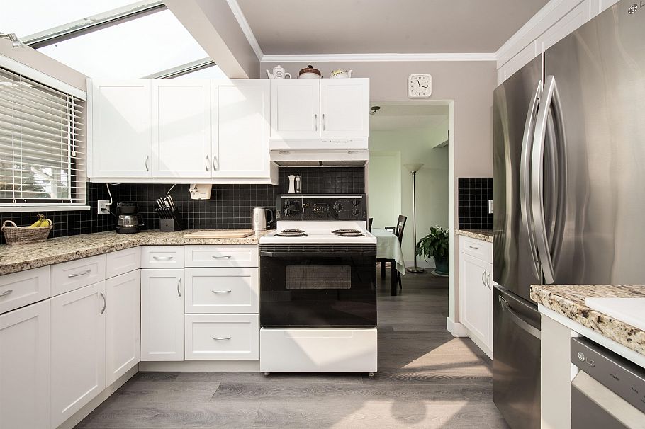 847 E 13th Street North Vancouver, BC - 9